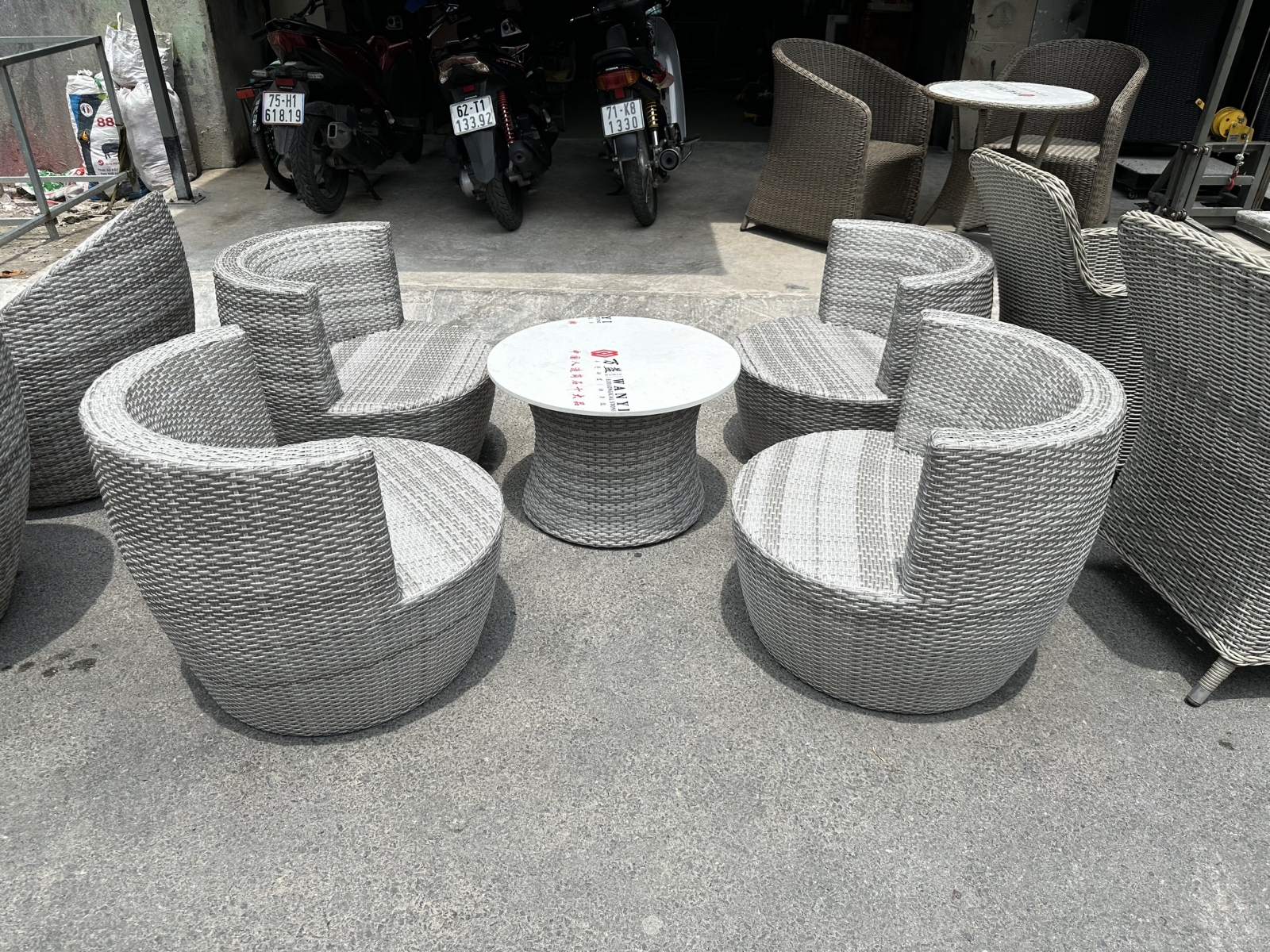 Thanh Lý Bộ Bàn Ghế Sofa Mây Nhựa Ngoài Trời Màu Xám