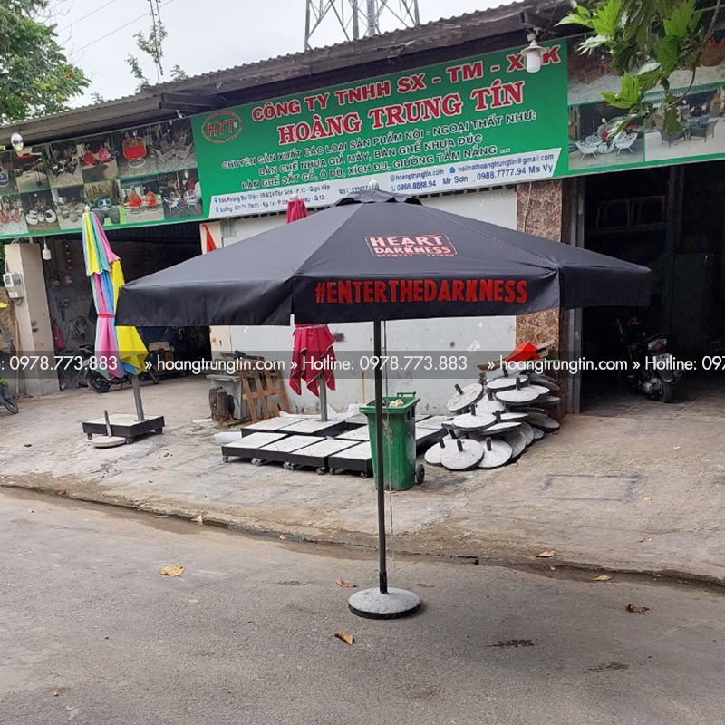 Dù chính tâm dành cho quán cafe